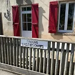 La Cle Des Champs De Charme Proche Du Puy Dufou *