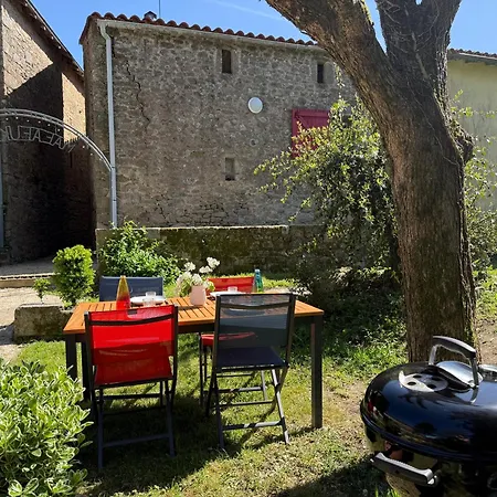 La Cle Des Champs De Charme Proche Du Puy Dufou Feriehus Les Épesses