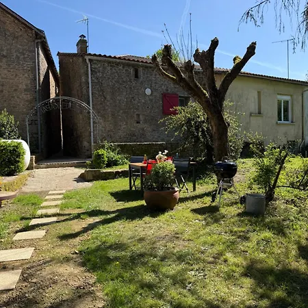 Prázdninový dům La Cle Des Champs De Charme Proche Du Puy Dufou